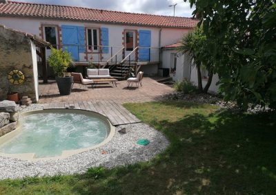 Terrasse et jacuzzi à Commequiers en Vendée