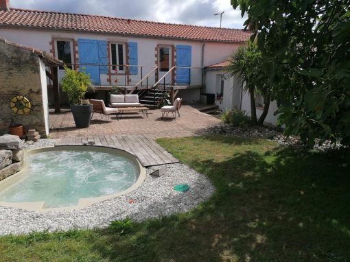 Terrasse et jacuzzi à Commequiers en Vendée